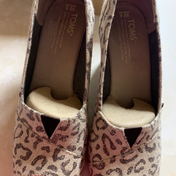 Tom’s wedge shoes size 6 - Picture 2 of 2